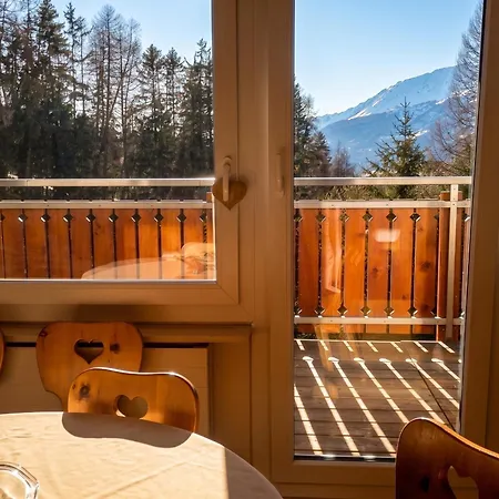 Spacious In With Mountain View Lens