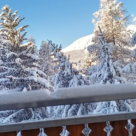 Spacious In With Mountain View Lens